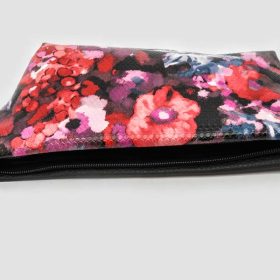 نمای زیپ کیف لوازم آرایشی