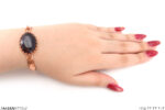 نمایش دستبند زیبای مسی در دست